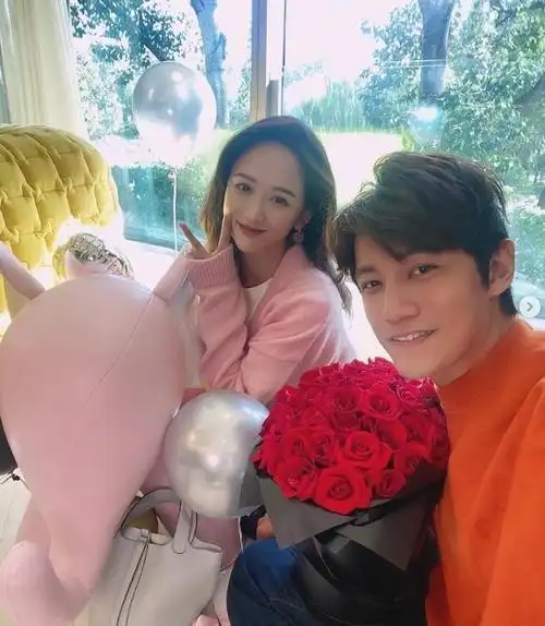 陈乔恩爆挺孕肚逛街!富二代老公"全程小心呵护"画面全曝光