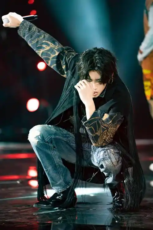 小鬼跨界歌王造型照更新今晚tiger舞台强势来袭