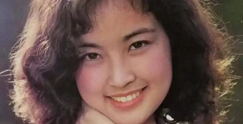 刘晓庆年轻的时候非常的好看,一看就知道是当红的小花