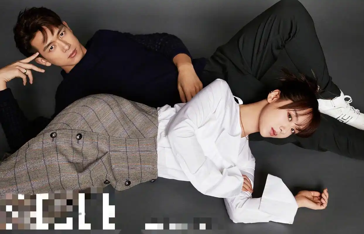 原创童颜夫妇再合体秀恩爱李现杨紫拍摄杂志大片cp感十足