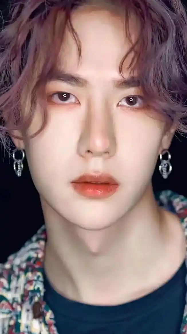 王一博 —都说他特高冷,竟也不知在肖战面前高冷的背后也有顽 - 抖音