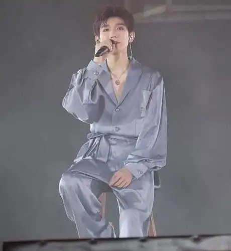 tfboys演唱会睡衣秀弟弟们太撩了这谁顶得住啊