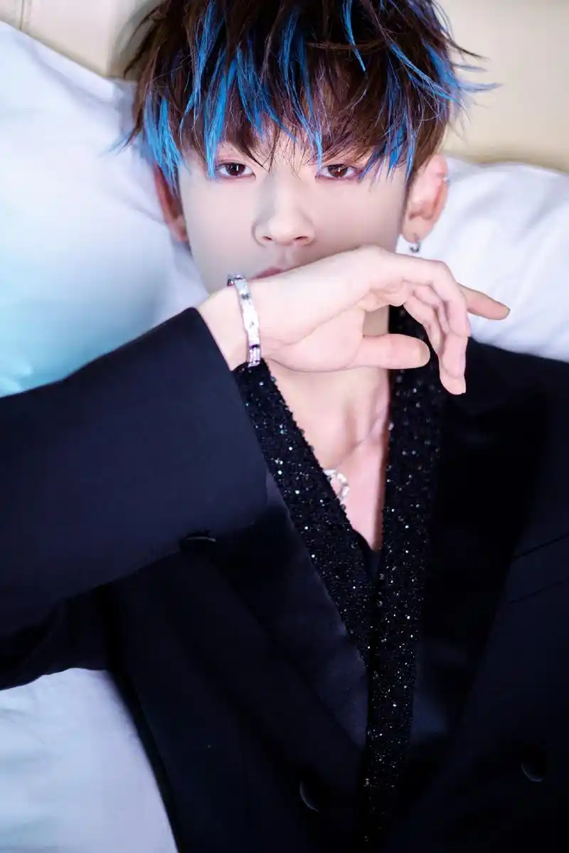 小鬼王琳凯挑染蓝发造型写真图片69