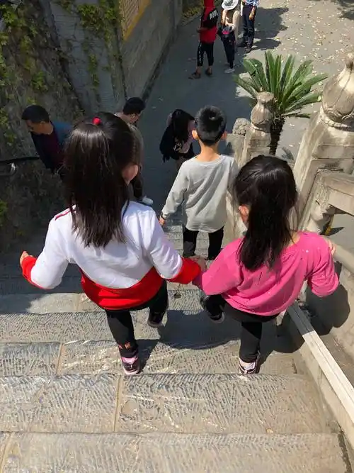 姐姐妹妹手拉手