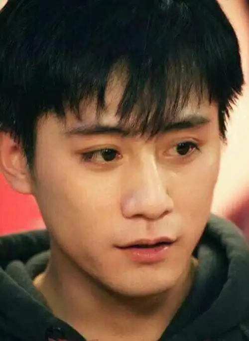 谁说一家四口刘烨最丑?那我们感觉可以讨论一下