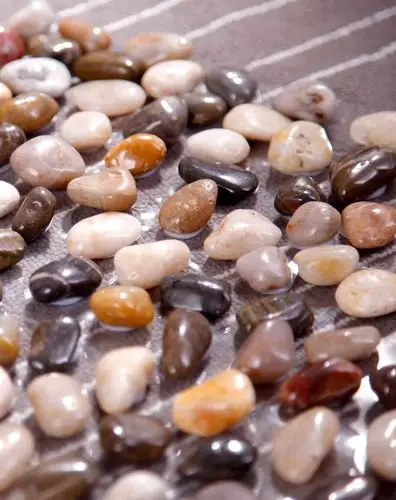 > 五彩绚丽天然鹅卵石浴室足底按摩垫