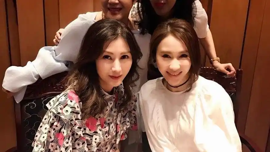 香港女神李嘉欣生日晒与黎姿合照,美极了