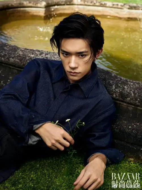 易烊千玺大背头配风衣##易烊千玺24岁芭莎大片