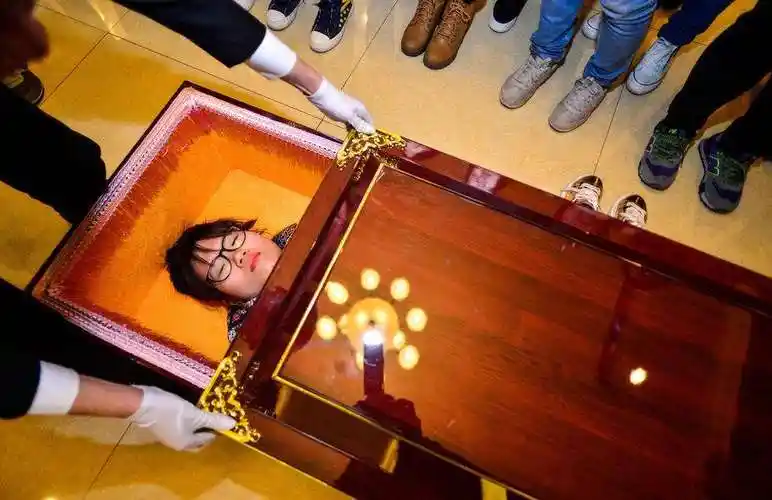 人死后的一瞬间究竟会看到什么?150个濒死体验者亲自为你揭晓