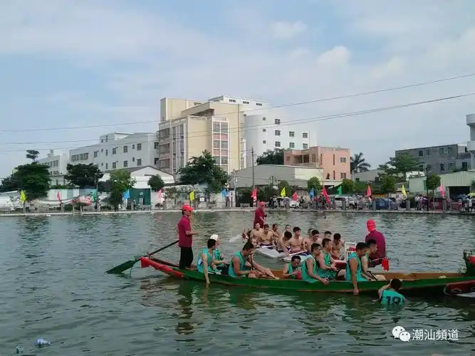 今天澄海各地赛龙舟现场人山人海你也有去凑热闹