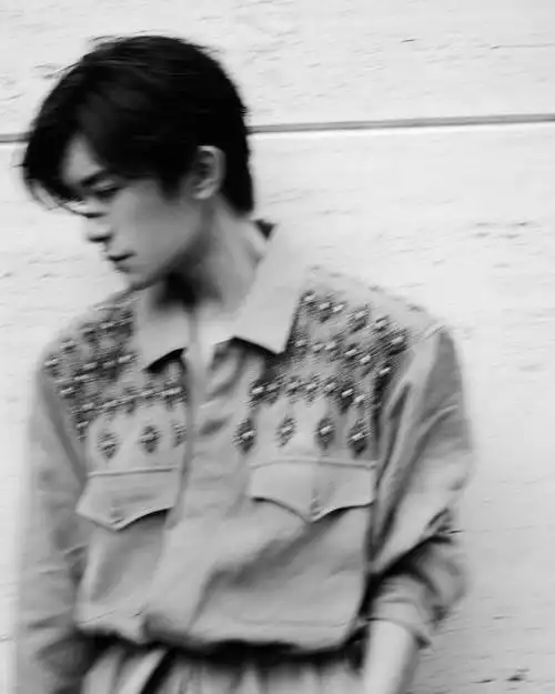 胡歌易烊千玺背影同框##易烊千玺 米兰时装周##emporio armani全球