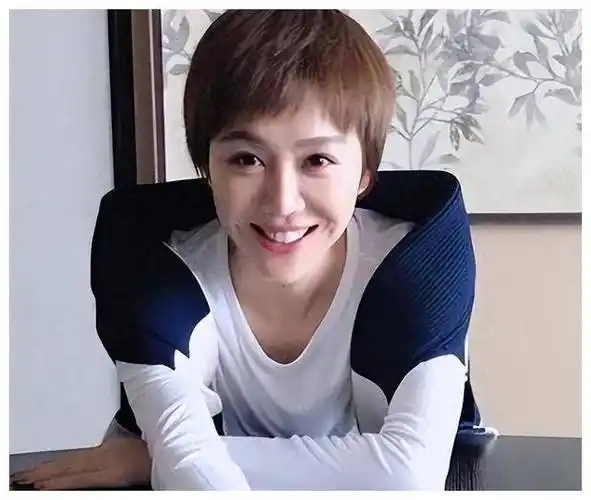 干妈宋丹丹疼惜错爱姑娘,男友母亲不满,情感错位引发矛盾.