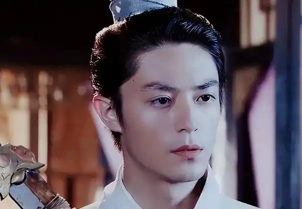 彬彬有礼,还十分有责任心,任谁看,他都十分符合女孩子的最佳择偶标准