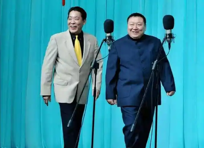 相声名家崔金泉老师为庆祝建党百年表演的单口相声《旅途奇遇》