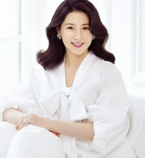 李英爱女儿胖脸肥嘟嘟 赞老公好男人显幸福/组图