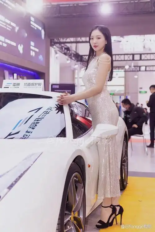 模特亚森车展美女多风格迥异穿搭性感时尚真好看