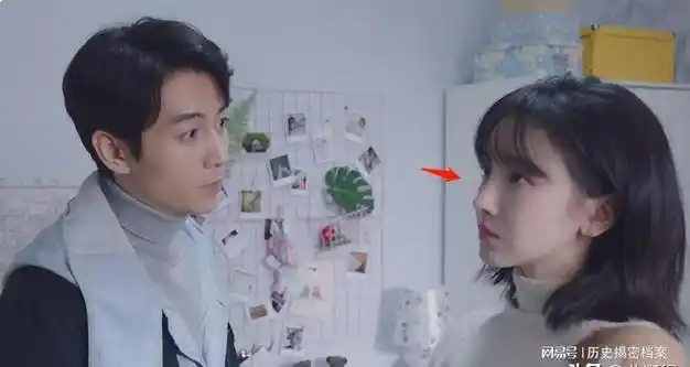 当"硅胶脸"混进央视职场剧,与天然脸演员对比,简直是降维打击|金晨