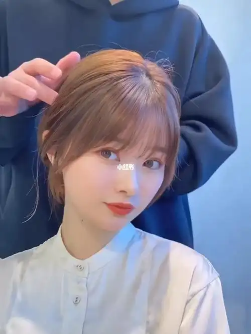 修颜刘海显脸小的发型