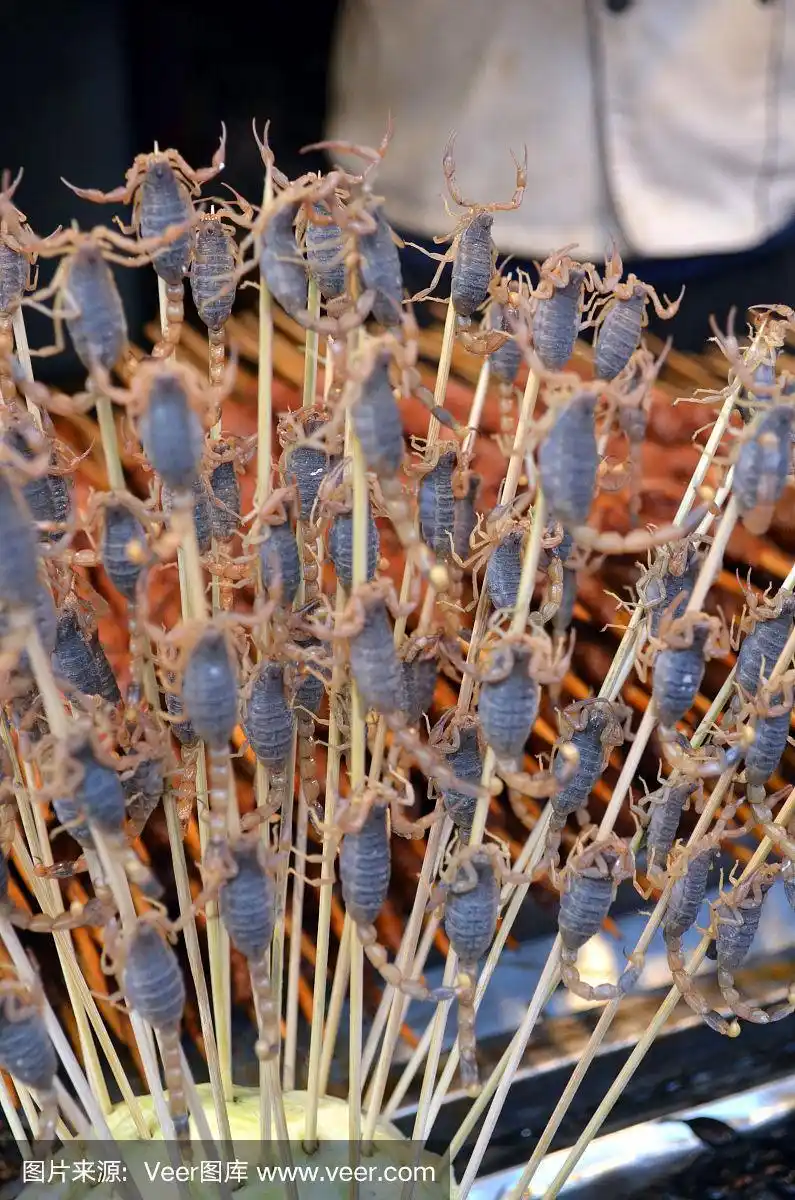 王府井街烤蝎子作为中国的小吃街头小吃