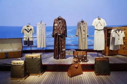 这个奢侈品展值得带孩子去看奇思妙想创造力爆棚在1000多件经典lv展品