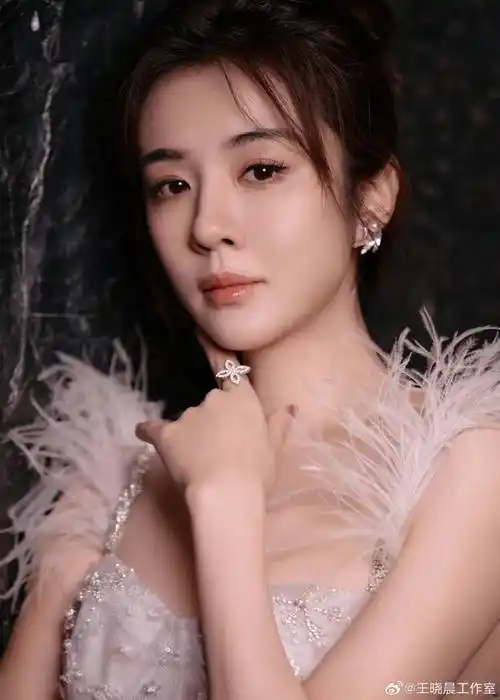 竟被张翰袭胸._王晓晨_袁梦_毛晓彤