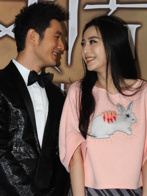 黄晓明范冰冰旧照曝光,四目相对意味深长,最后一张好辣眼睛