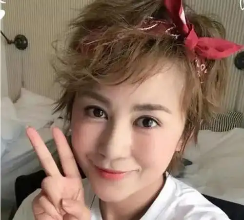 难怪马丽一直都是短发示人看到罕见长发照片原来怕被追啊