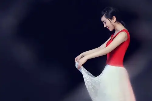 【新闻头条新歌首发推荐】:华语乐坛当红女歌手魏新雨全新力作《最美