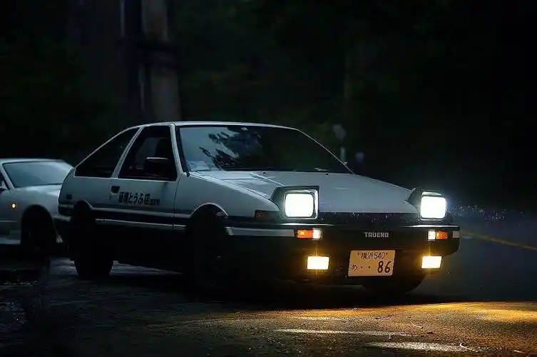 我买了件很性感的泳衣追不上benz的ae86