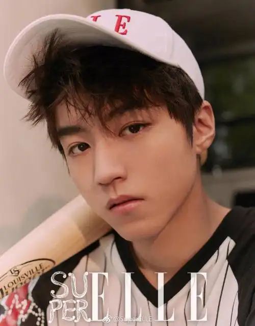 [王俊凯][新闻]180521 王俊凯《superelle》杂志预售 邬童实现单人首