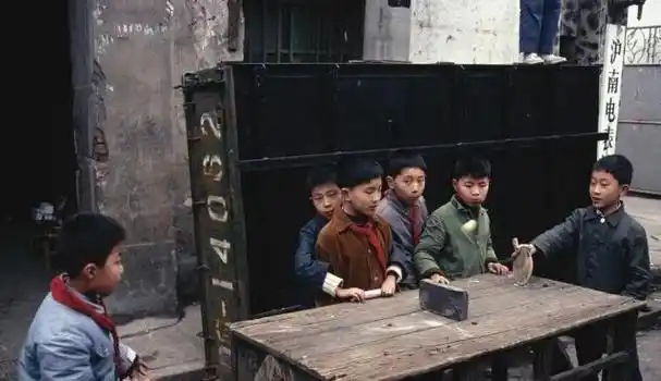 80年代的中国老照片,看着看着就流泪了!