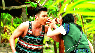 我们相爱吧刘雯崔始源喝交杯酒gif动图_动态图_表情包下载_soogif