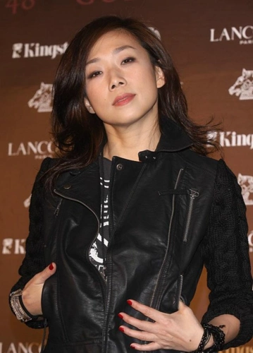 小眼睛大气场的歌坛天后林忆莲造型多变单眼皮十分耐看