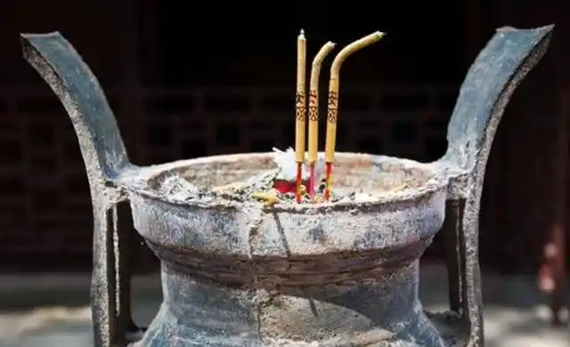 烧香为什么一定是烧三根?每根分别代表什么?