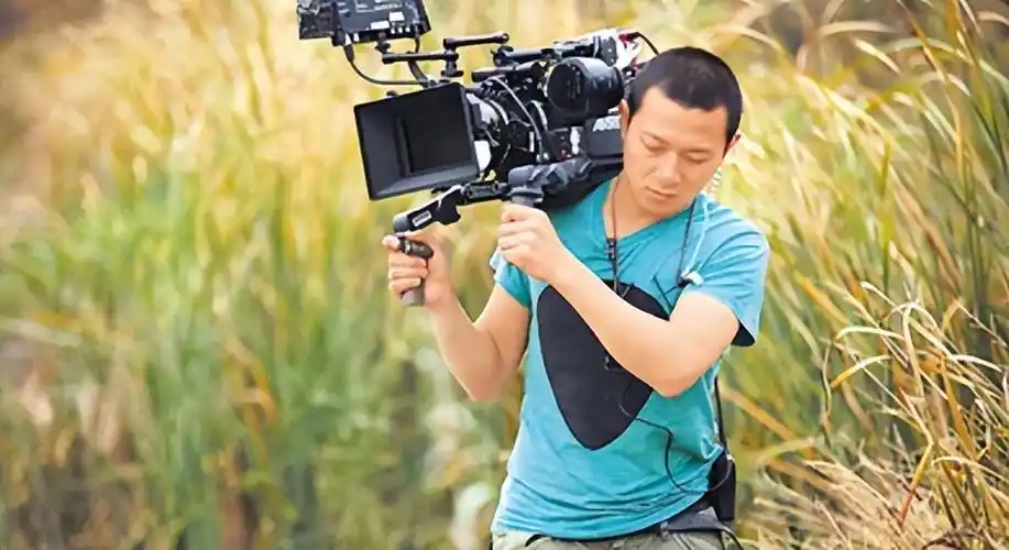 回顾曾剑娶二婚演员妻子梅婷婚后生一儿一女一家幸福甜蜜