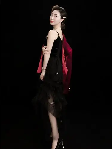 p data-id="gn7udd4u09">王蕾,巨星汀奢有限