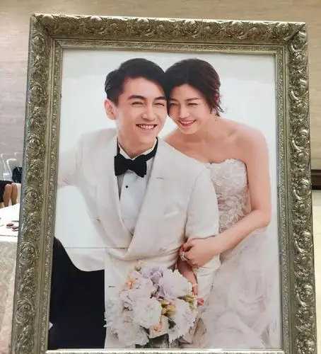 陈晓陈妍希婚礼上,俩人拍婚纱照,几乎一模一样的笑脸.