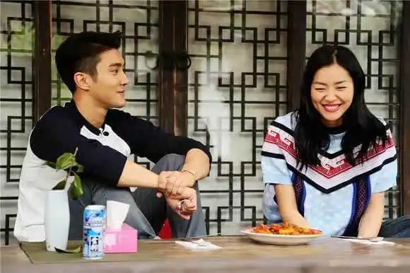 《相爱吧》石榴夫妇令剪辑师纠结 刘雯崔始源采访真心