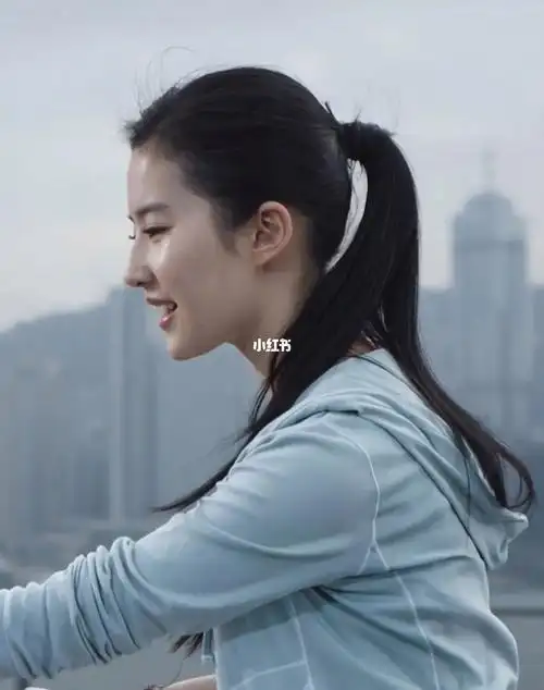 也能看出发量也是中规中矩～#刘亦菲  #神仙姐姐刘亦菲  #高颅顶