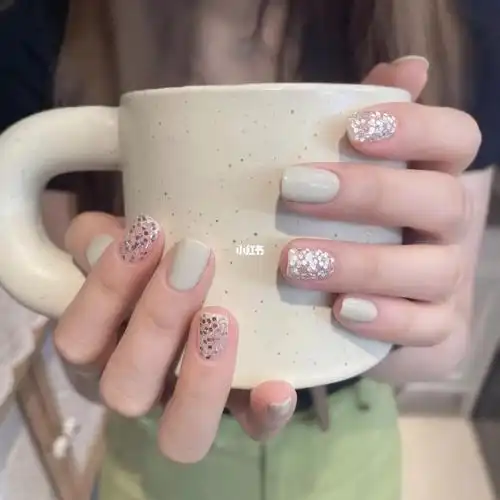 适合夏天的纯色美甲