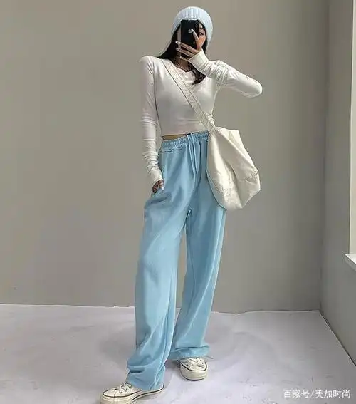 蓝色裤子配什么颜色的上衣?选对这4个颜色,让你穿出高级感
