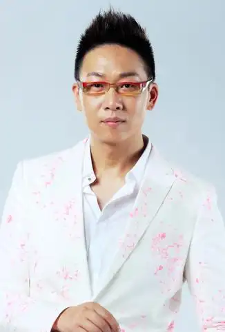 职业:主持人 生日:1971年12月10日 简介:林海,1971年出生于上海,毕业