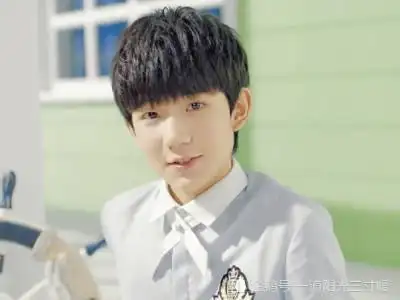 王源不小心暴露"手臂纹身",得知背后故事,粉丝忍不住泪目