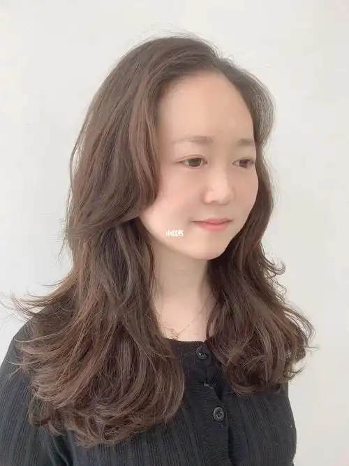 多年老客户自然卷细软发质,发量还超多上面拉直下面烫卷26号杠具大风