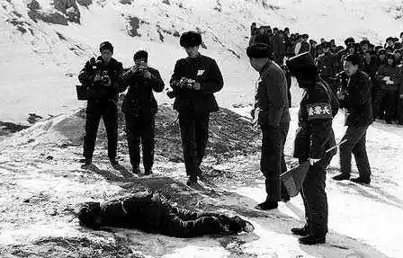 70年代最大女贪污犯执行死刑全程(组图)