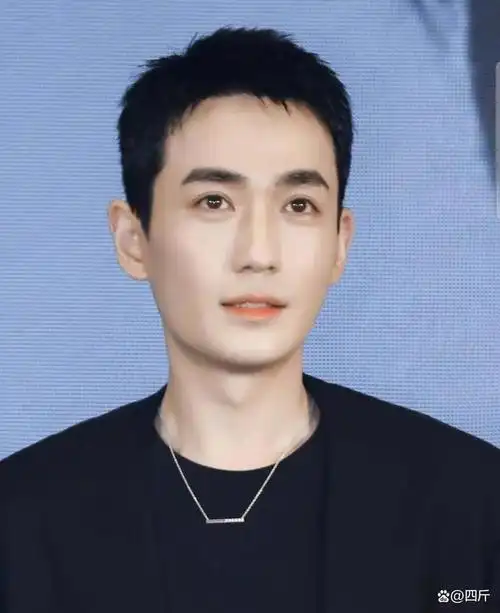 娱乐圈又曝大瓜,两位顶流男明星疑似塌房,人气与王一博不相上下