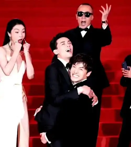 回顾表面风光无限实则步步惊心吴磊的苦楚胡歌早就看穿了