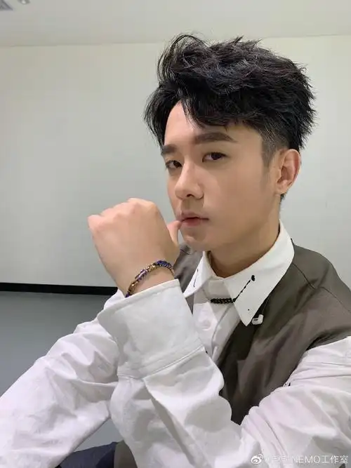 2021奔越计划#赵越nemo超话月色渐盈,邀您共赏2021/05/24南山流行