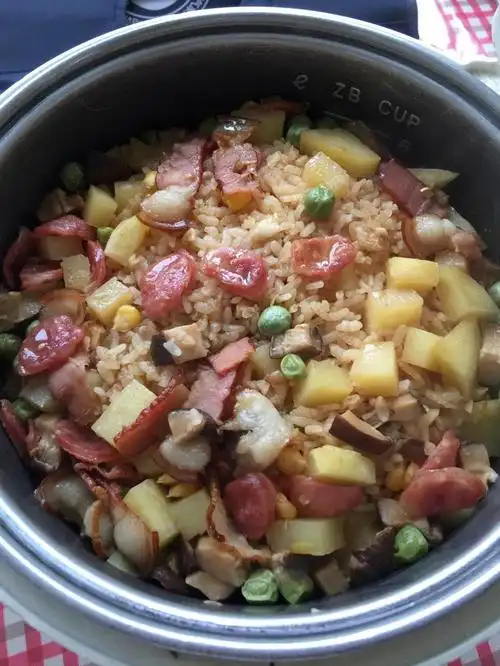 什锦煲仔饭电饭锅版