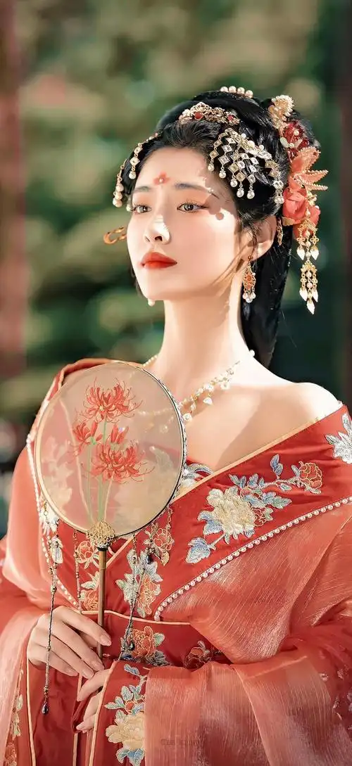 许佳琪穿汉服也太美了网友直呼快多拍点古装剧吧